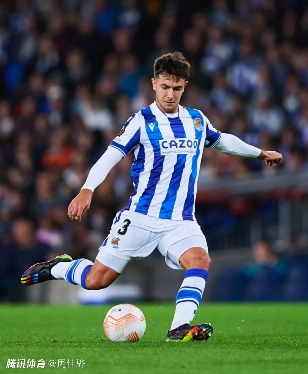 赛后体能课后，底特律活塞更衣室发声备战西甲，赛场秩序良好，团队化学反应显著(全体球员防守和前线施压)